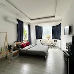 Saigon Sunset Apartment - 100M To Bui Vien Walking Street